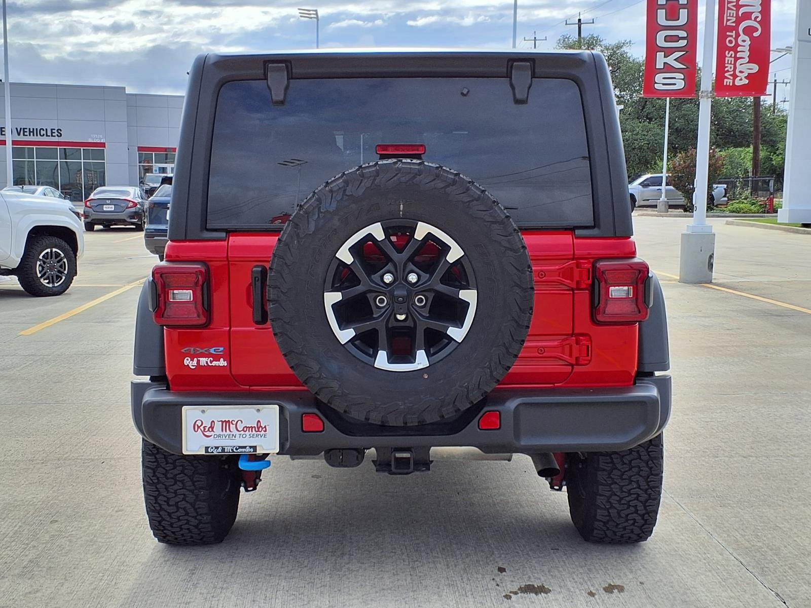 Used 2025 Jeep Wrangler Unlimited Rubicon 4xe w/ Convenience Group AWD/4WD image 6