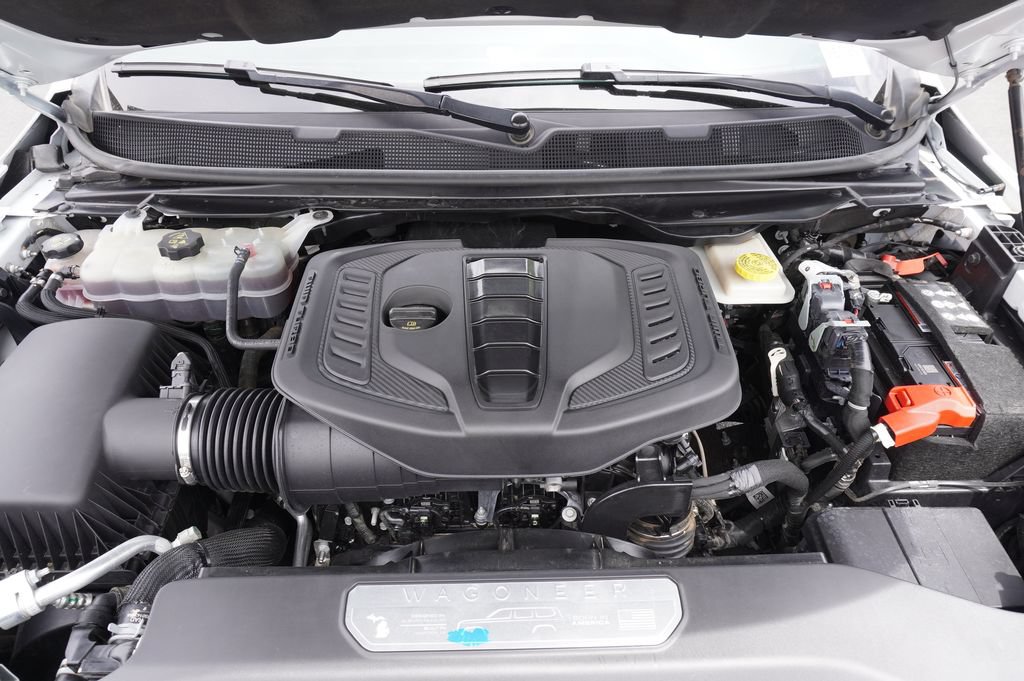 Used 2025 Jeep Wagoneer 2WD image 7