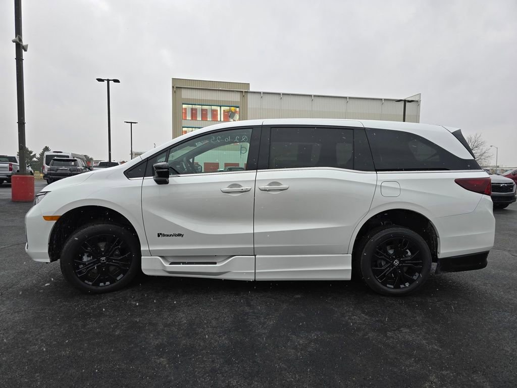 Used 2025 Honda Odyssey Sport-L image 16