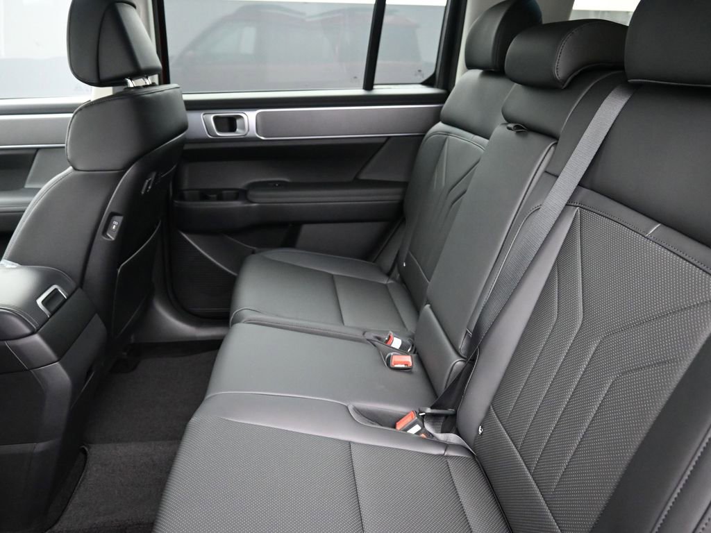 Used 2025 Hyundai Santa Fe SEL FWD image 12