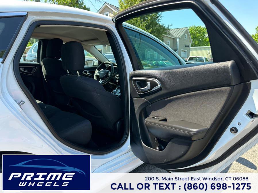 Used 2015 Chrysler 200 Limited FWD image 12