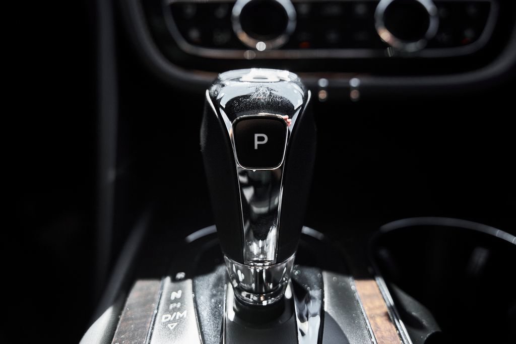 Used 2017 Bentley Bentayga AWD/4WD image 65
