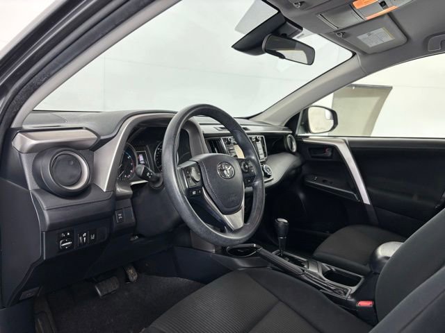 Used 2017 Toyota RAV4 LE AWD/4WD image 9