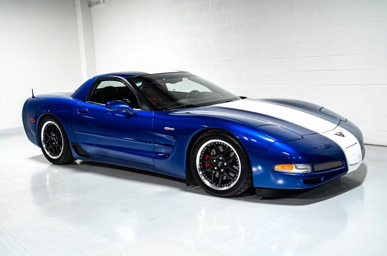 Used 2002 Chevrolet Corvette Z06 w/ Memory Pkg RWD image 1
