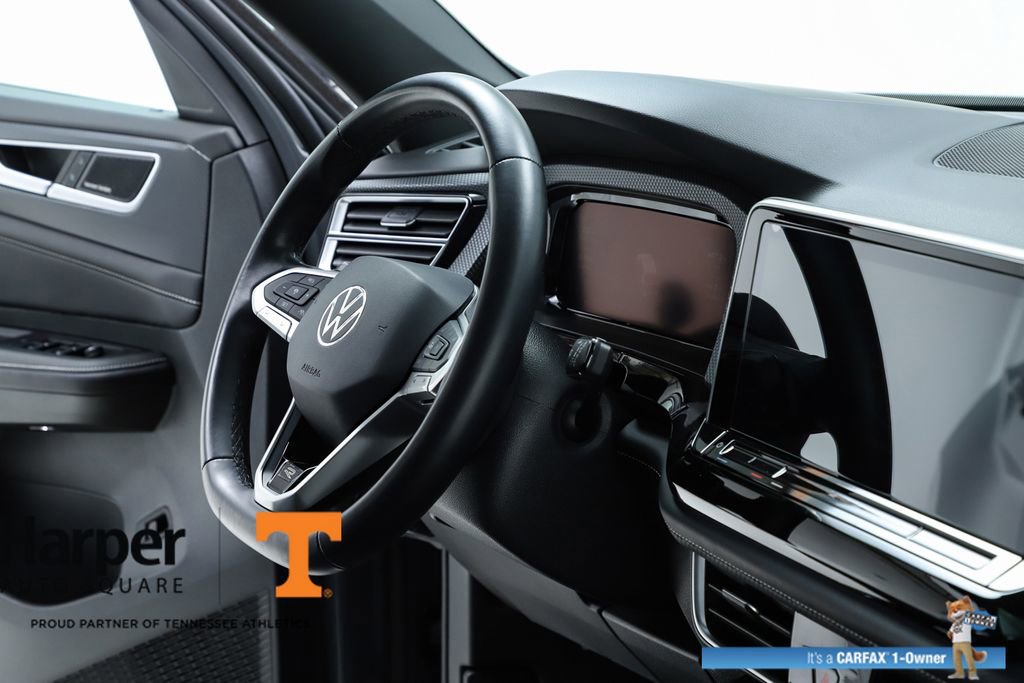 Used 2024 Volkswagen Atlas Cross Sport SEL Premium R-Line image 35