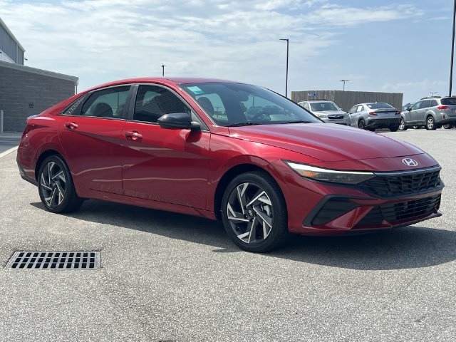 Used 2025 Hyundai Elantra SEL FWD image 15
