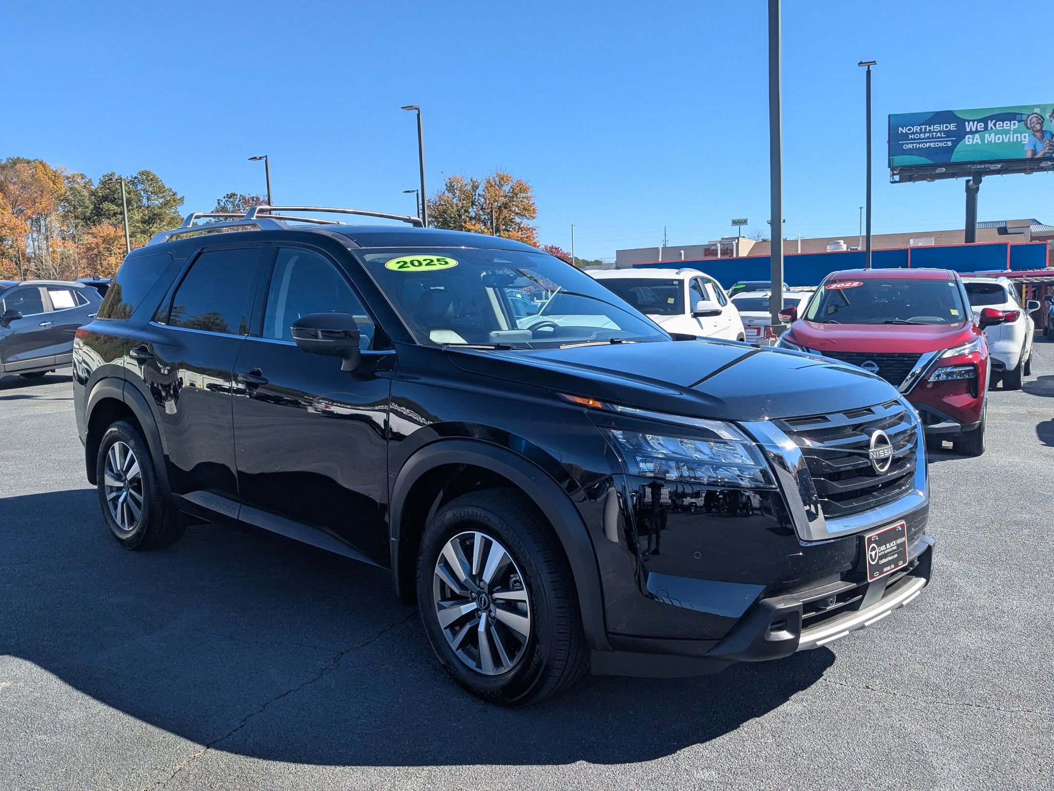 Used 2025 Nissan Pathfinder SL image 3