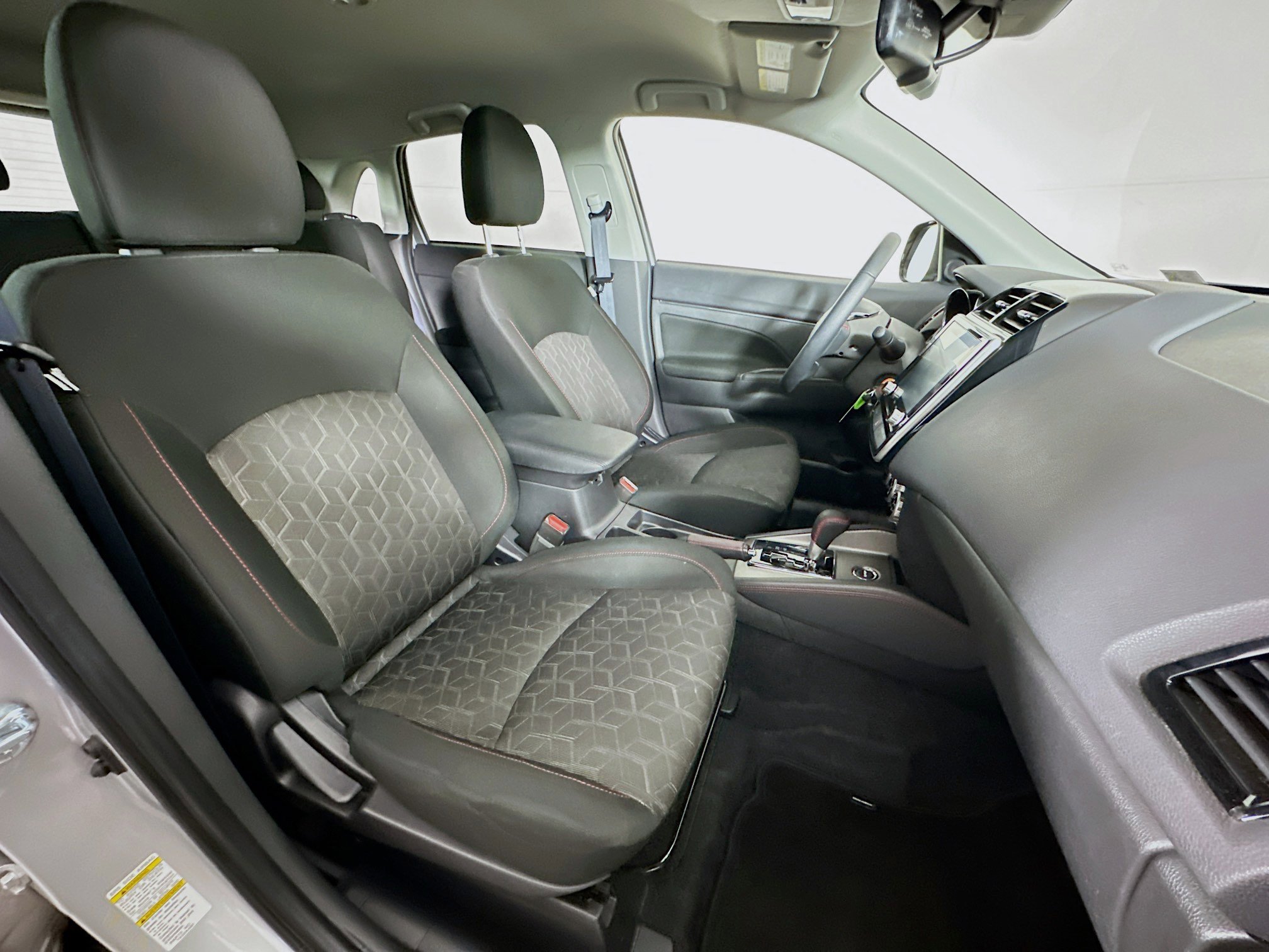 Used 2025 Mitsubishi Outlander Sport LE AWD/4WD image 27