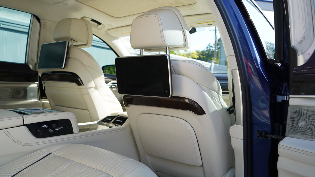 Used 2018 BMW ALPINA B7 xDrive AWD/4WD image 45