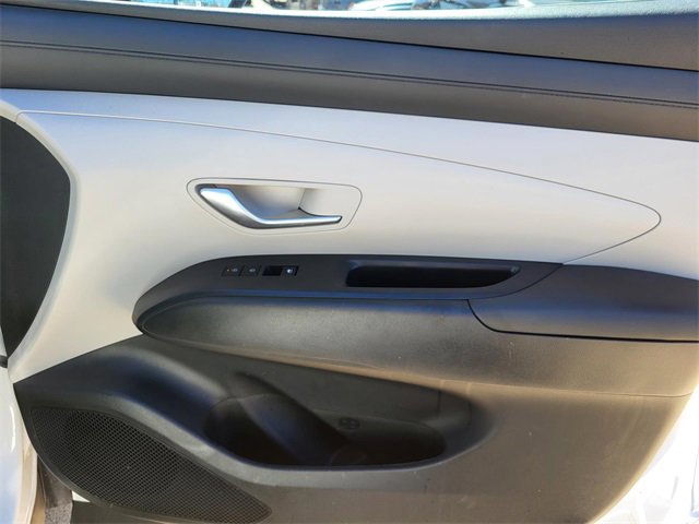 Certified 2025 Hyundai Tucson SE image 6