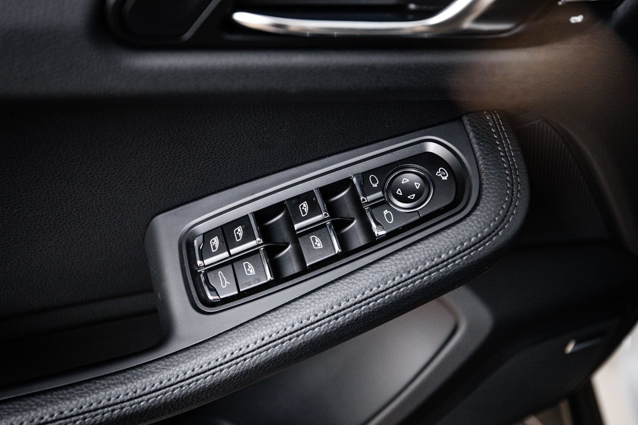 New 2026 Porsche Macan AWD/4WD image 22