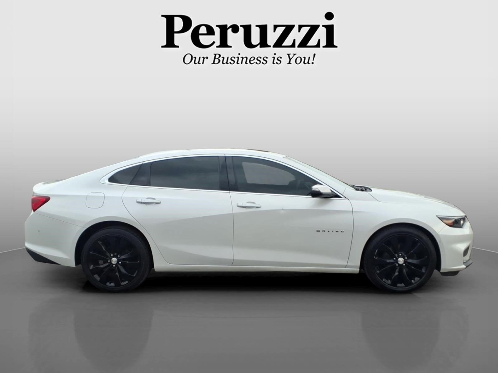Used 2018 Chevrolet Malibu Premier w/ Premier Sun and Wheel Package FWD image 2