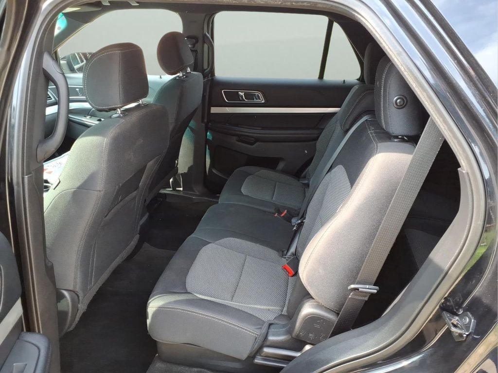 Used 2017 Ford Explorer XLT FWD image 25