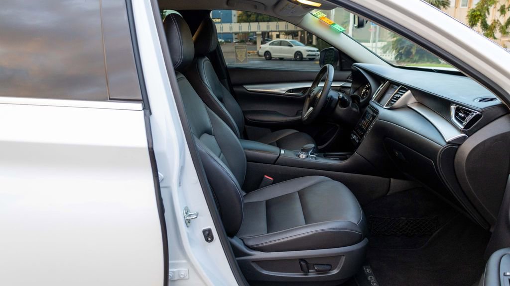 Used 2021 INFINITI QX50 Luxe w/ Cargo Package image 14