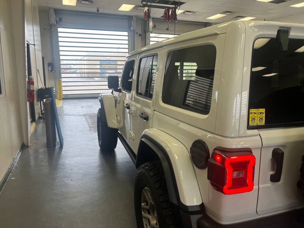Used 2025 Jeep Wrangler Unlimited Rubicon AWD/4WD image 6