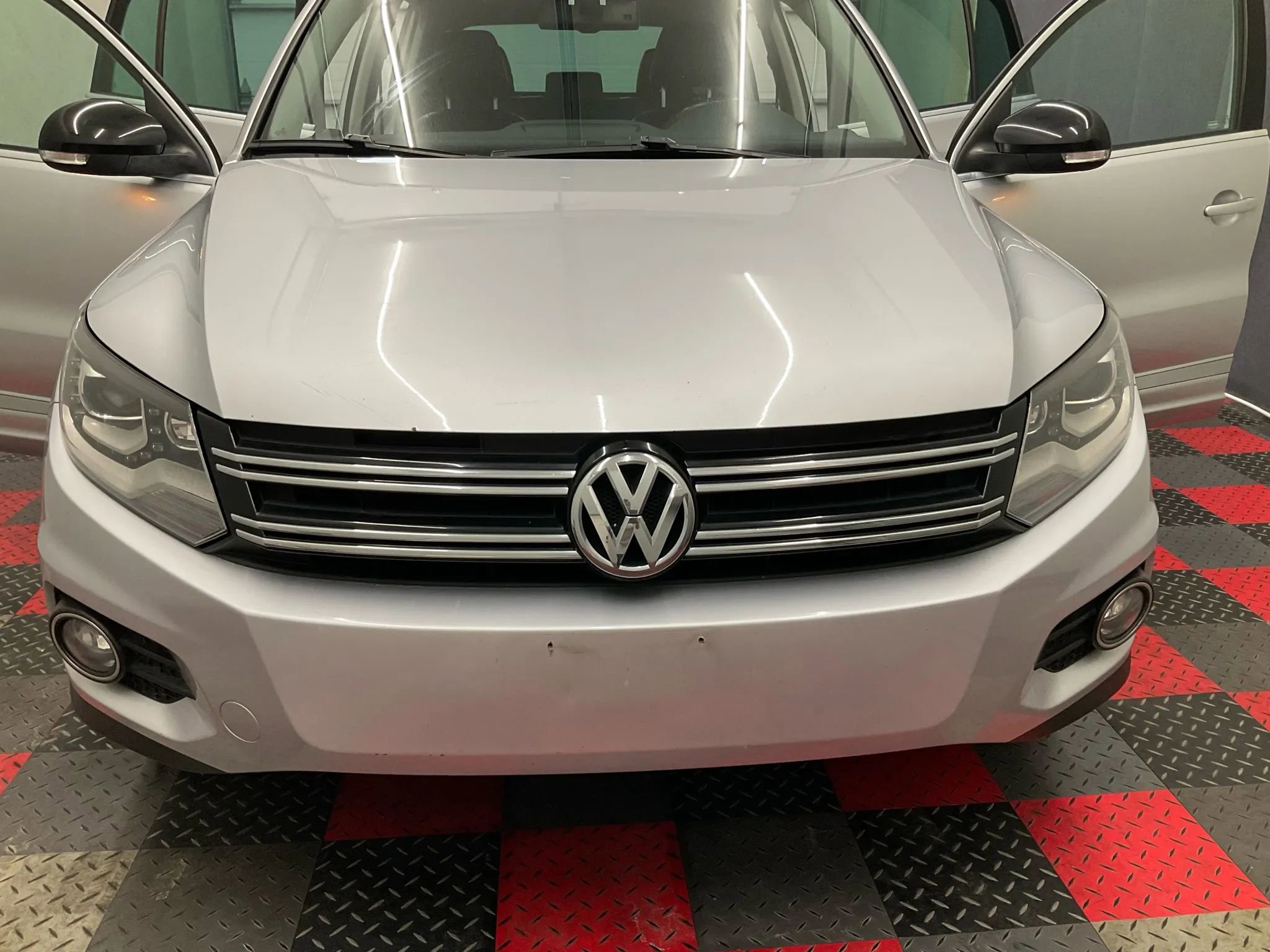 Used 2017 Volkswagen Tiguan Sport image 4
