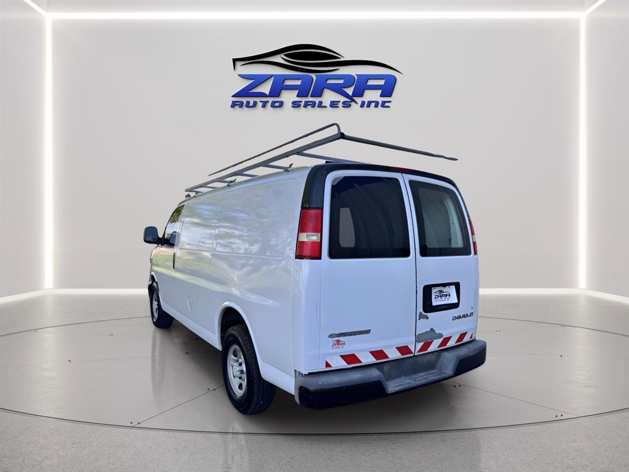 Used 2005 Chevrolet Express 1500 RWD image 3
