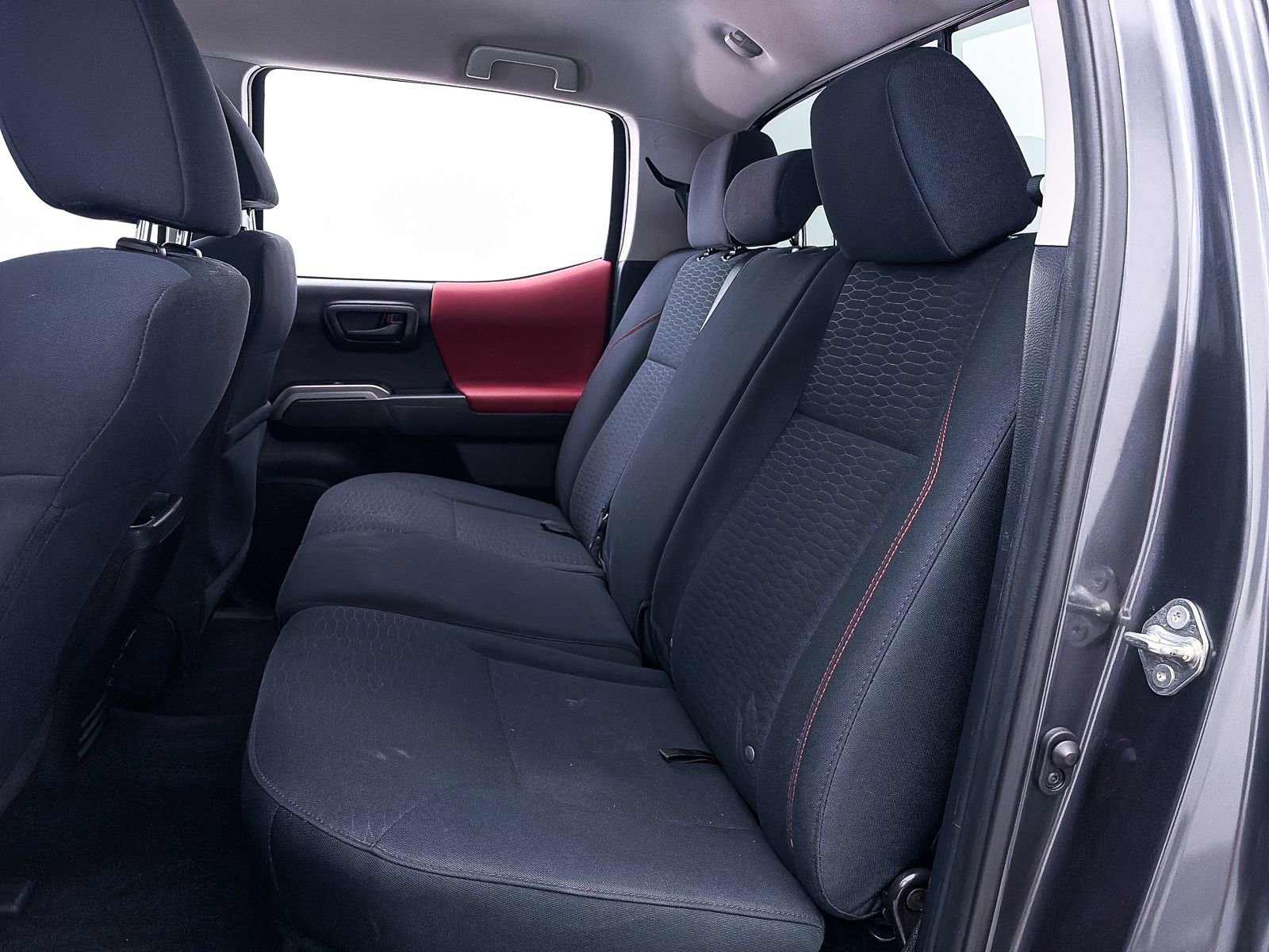 Used 2019 Toyota Tacoma SR5 RWD image 32