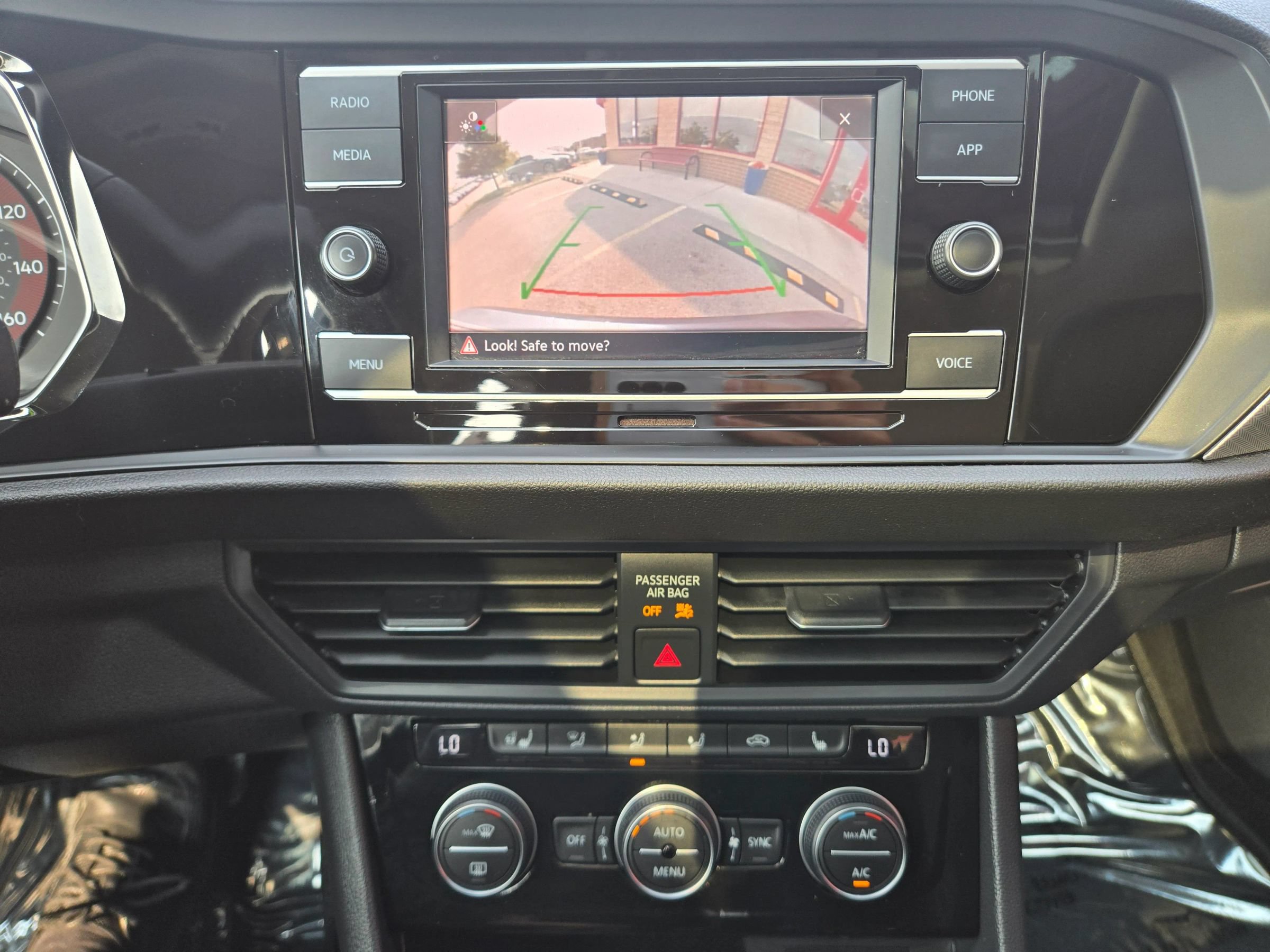 Used 2020 Volkswagen Jetta SE w/ SE Cold Weather Package FWD image 14