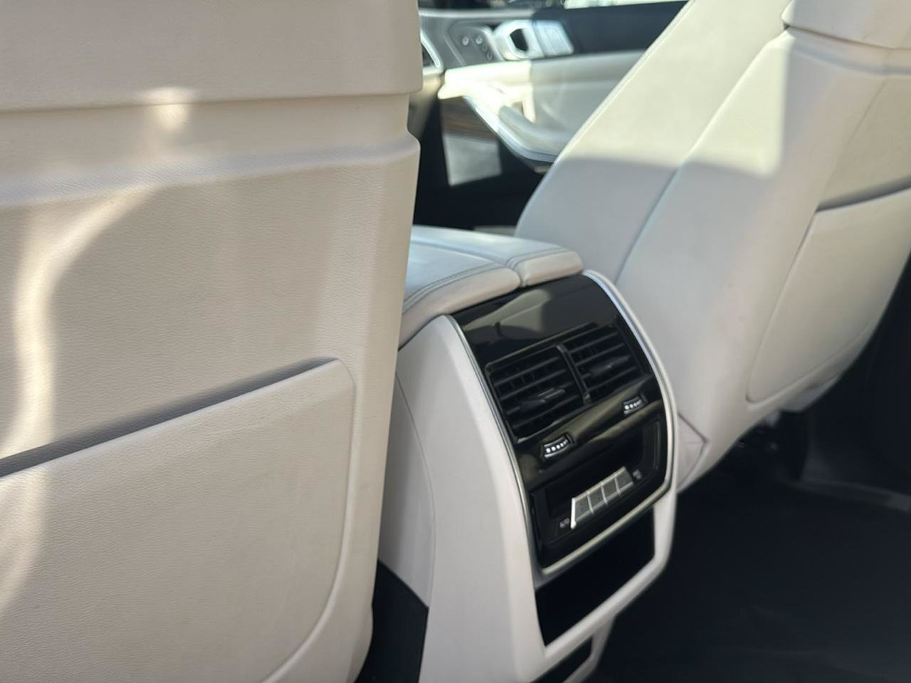 Used 2021 BMW X7 xDrive40i w/ Luxury Seating Package AWD/4WD image 39