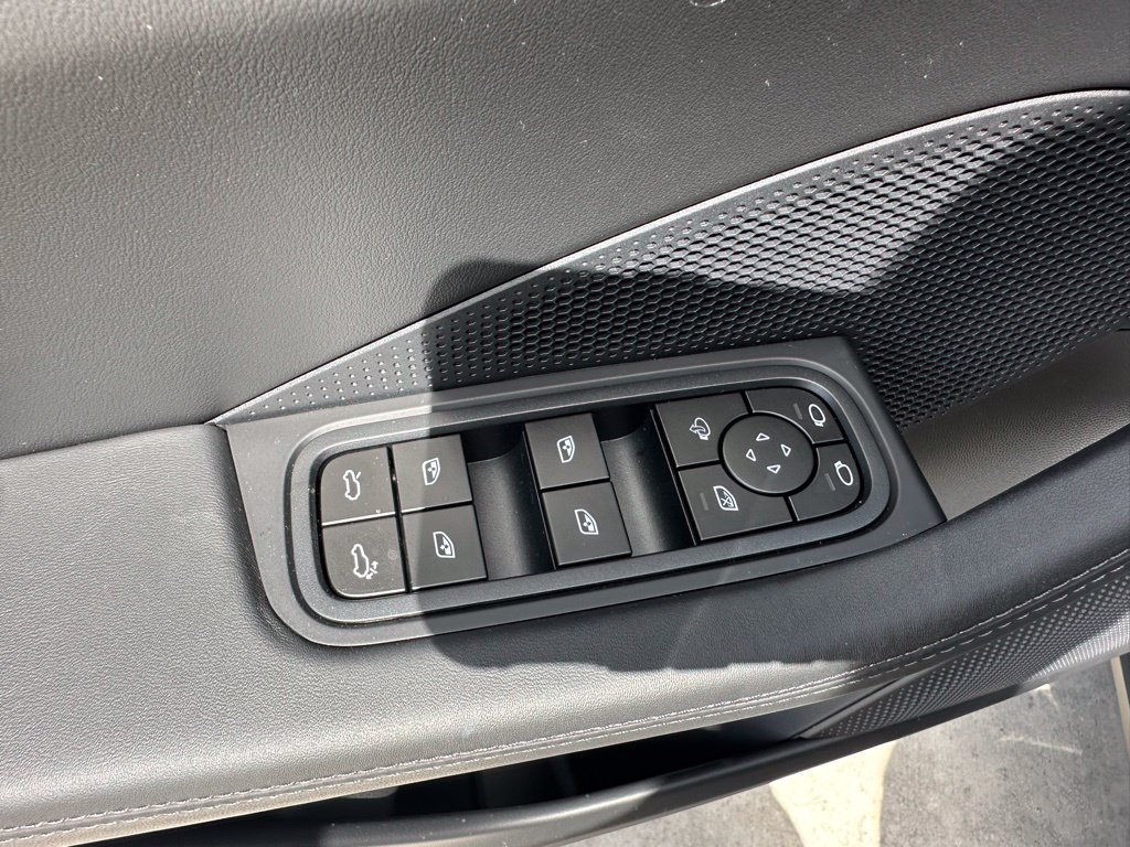 Used 2026 Porsche Macan Electric RWD image 21