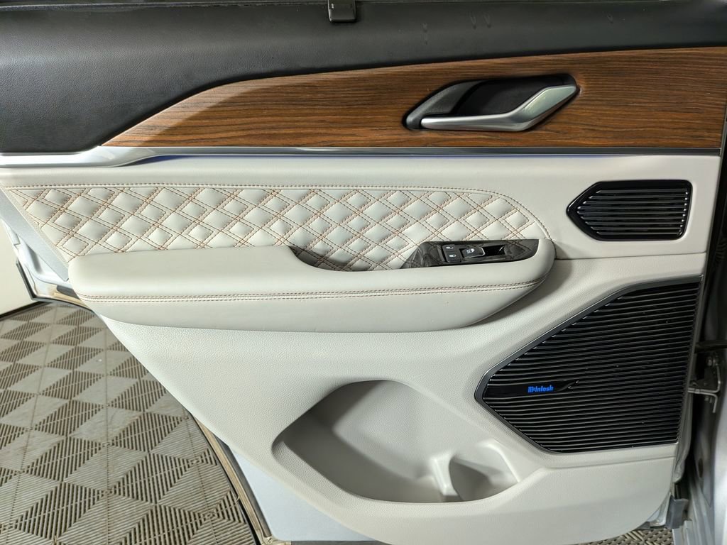 Used 2022 Jeep Grand Cherokee Summit w/ Adv Protech Group IV image 36