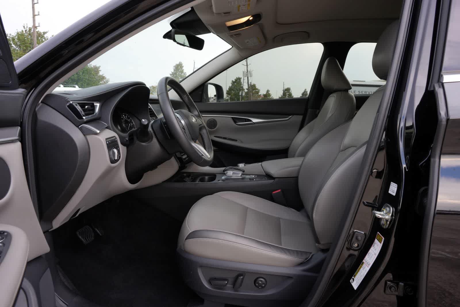 Used 2023 INFINITI QX50 Luxe AWD/4WD image 16