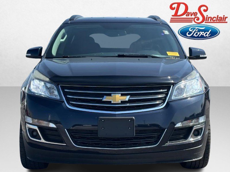 Used 2017 Chevrolet Traverse LT w/ Style and Technology Package FWD image 2