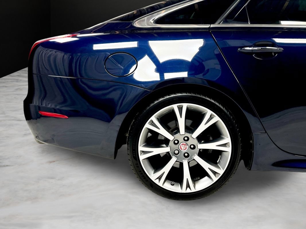 Used 2015 Jaguar XJ AWD/4WD image 10