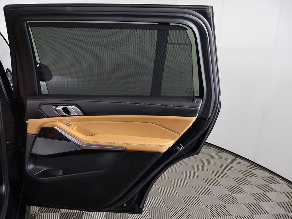 Used 2024 BMW X7 xDrive40i w/ M Sport Package image 29