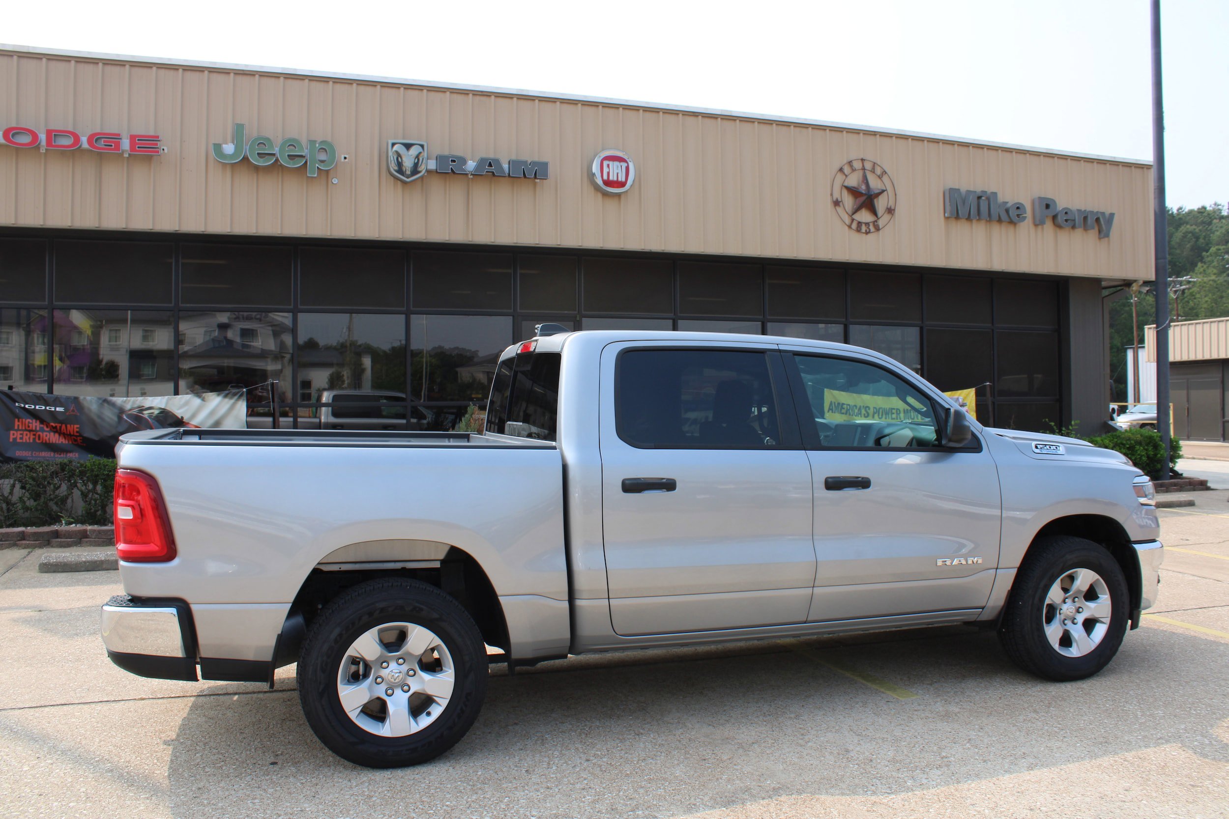 Certified 2025 RAM 1500 Tradesman AWD/4WD image 6