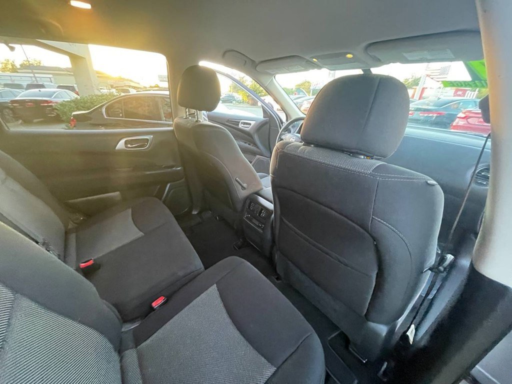 Used 2017 Nissan Pathfinder S image 20