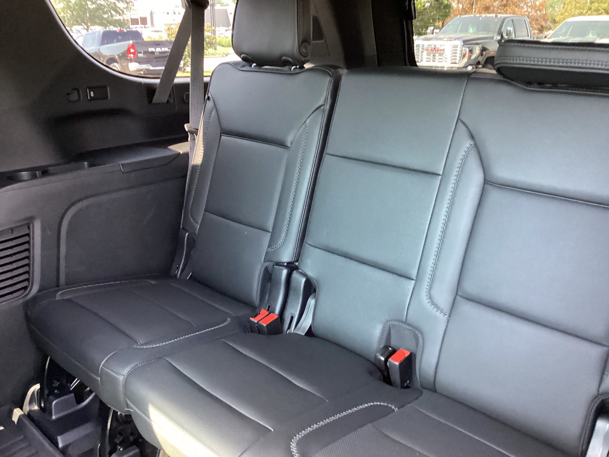 Used 2022 GMC Yukon XL Denali w/ Denali Premium Package AWD/4WD image 14