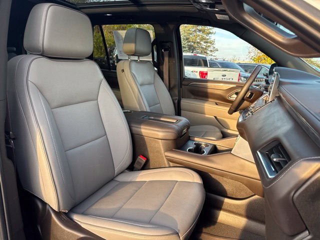 Used 2024 GMC Yukon SLT w/ SLT Premium Package AWD/4WD image 30