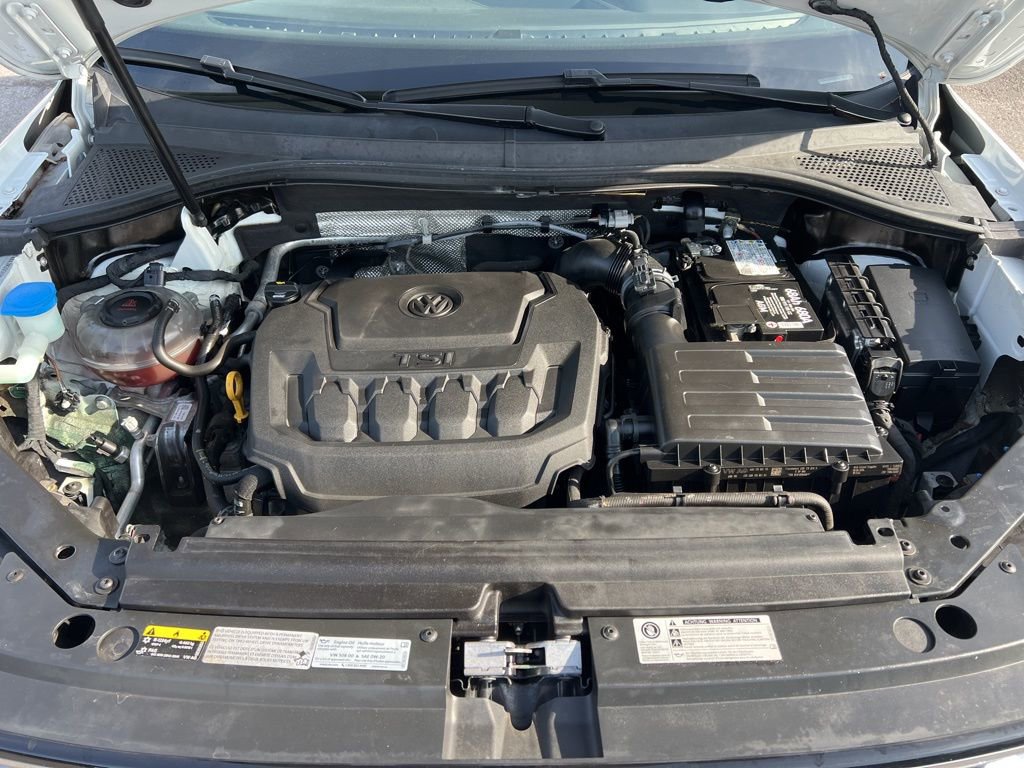 Used 2018 Volkswagen Tiguan SE w/ Panoramic Sunroof Package image 12