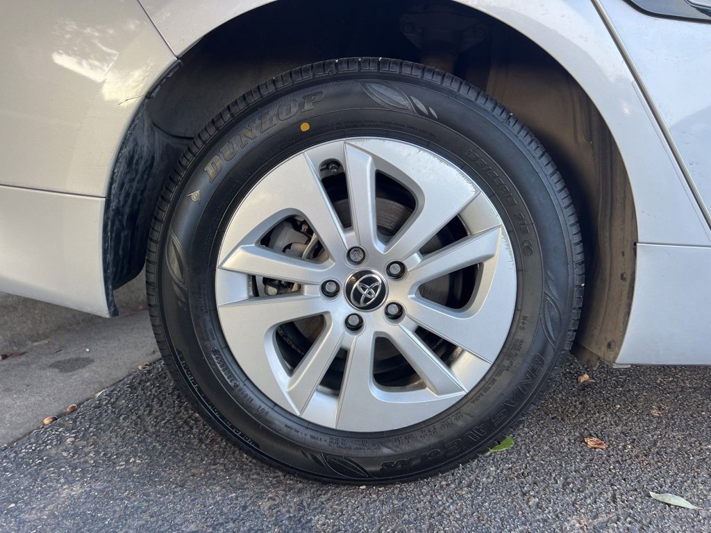 Used 2017 Toyota Prius Two image 9