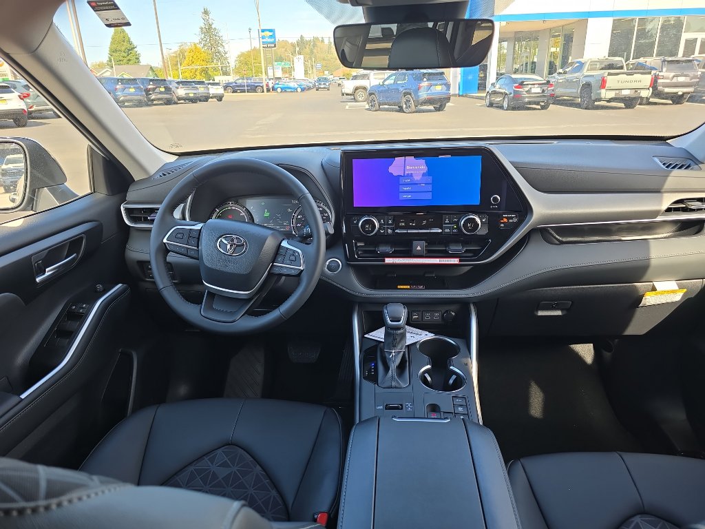 New 2025 Toyota Highlander XLE image 23