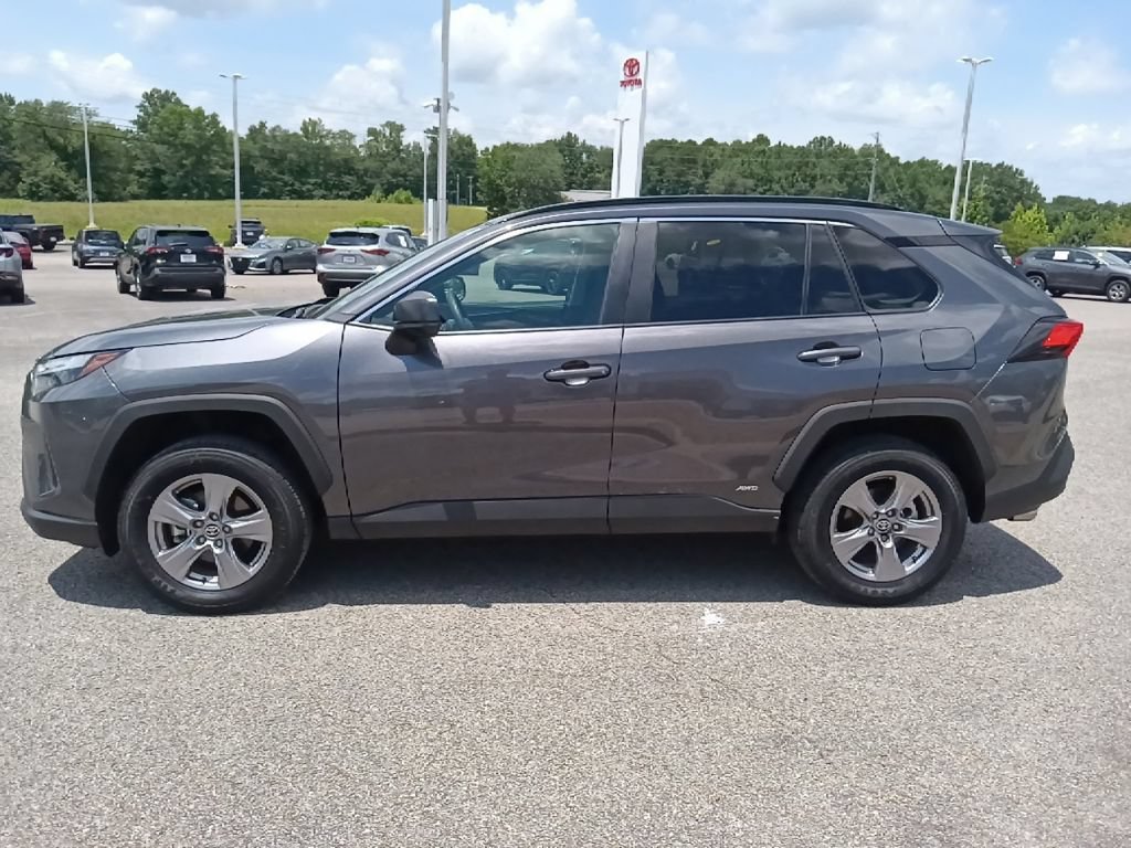 Used 2025 Toyota RAV4 LE AWD/4WD image 6