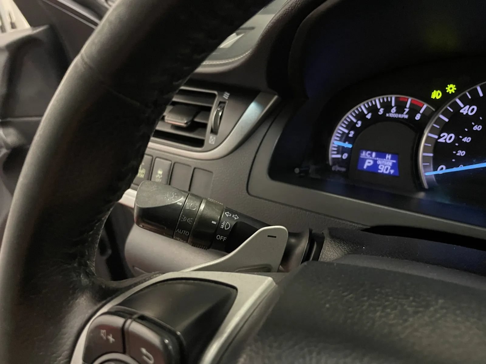 Used 2013 Toyota Camry SE w/ Leather Pkg FWD image 23