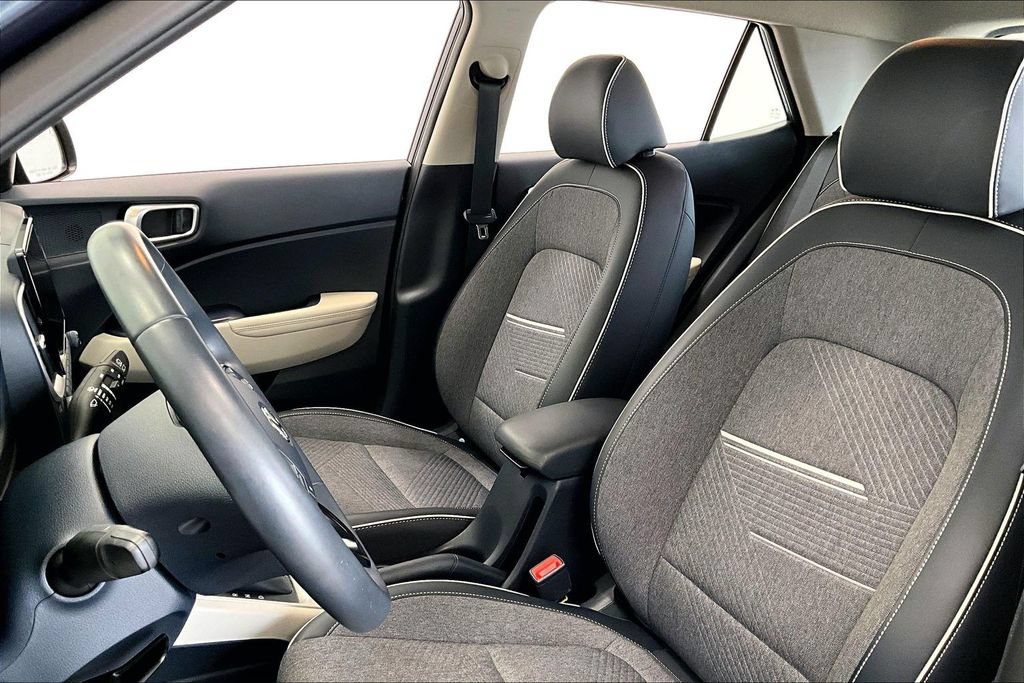 Certified 2024 Hyundai Venue Limited FWD image 26