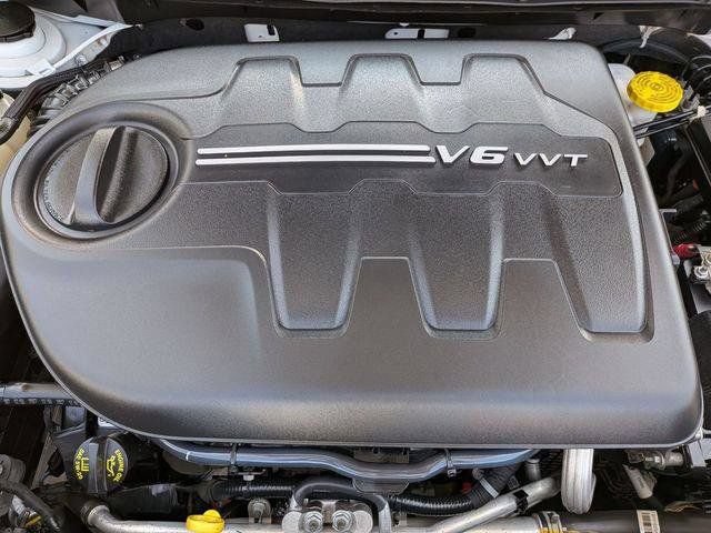 Used 2018 Jeep Cherokee Overland AWD/4WD image 31
