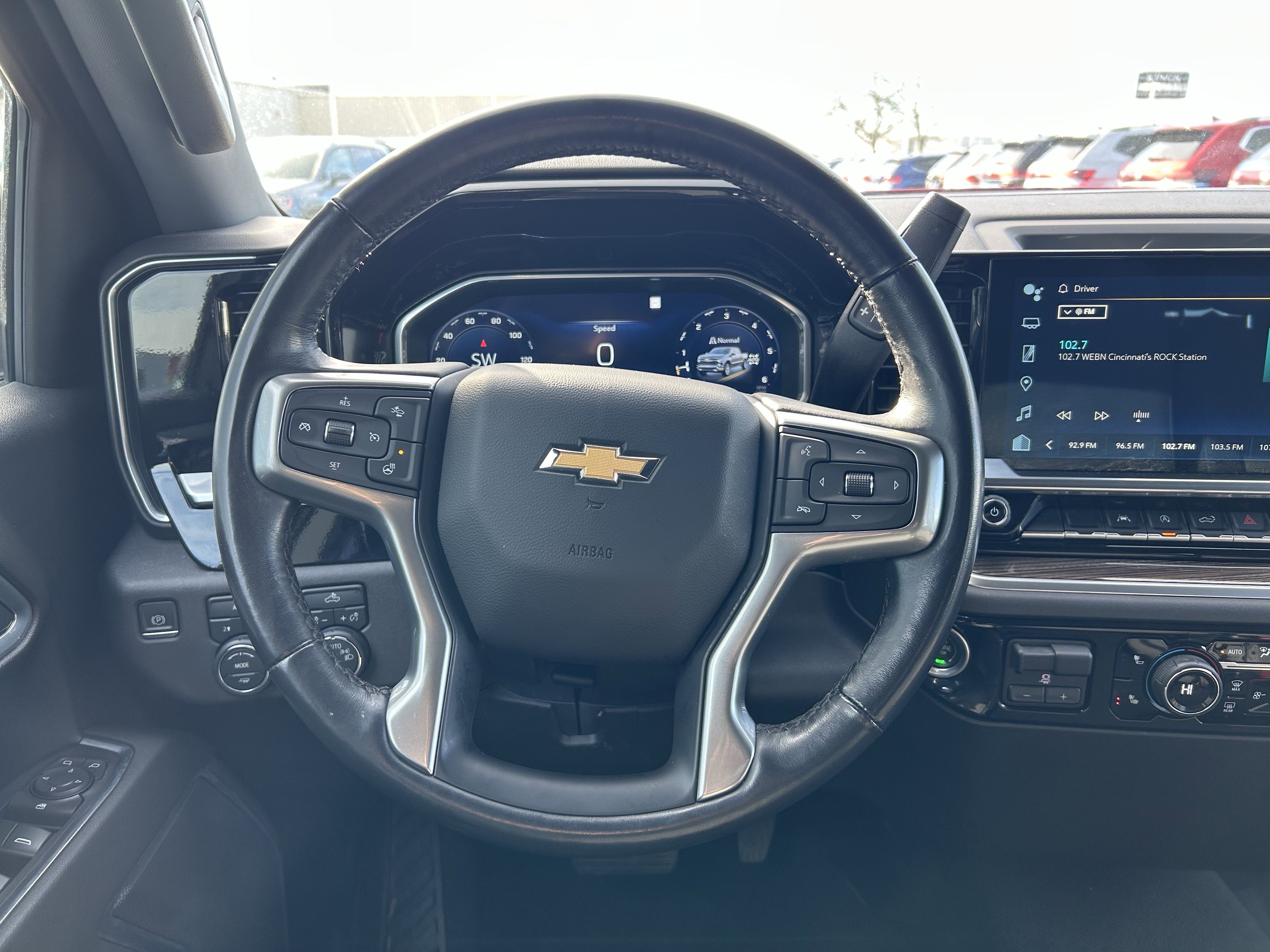 Used 2022 Chevrolet Silverado 1500 LT image 10