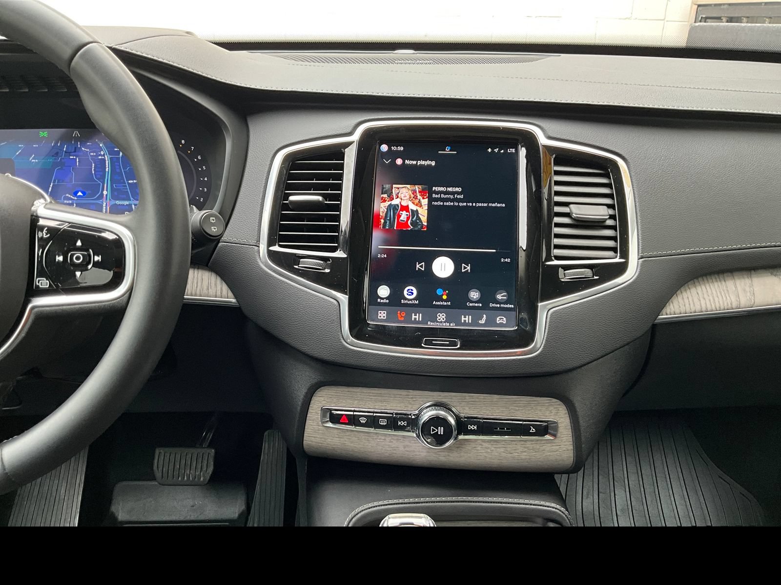 Certified 2023 Volvo XC90 B6 Ultimate w/ Protection Package Premier AWD/4WD image 4