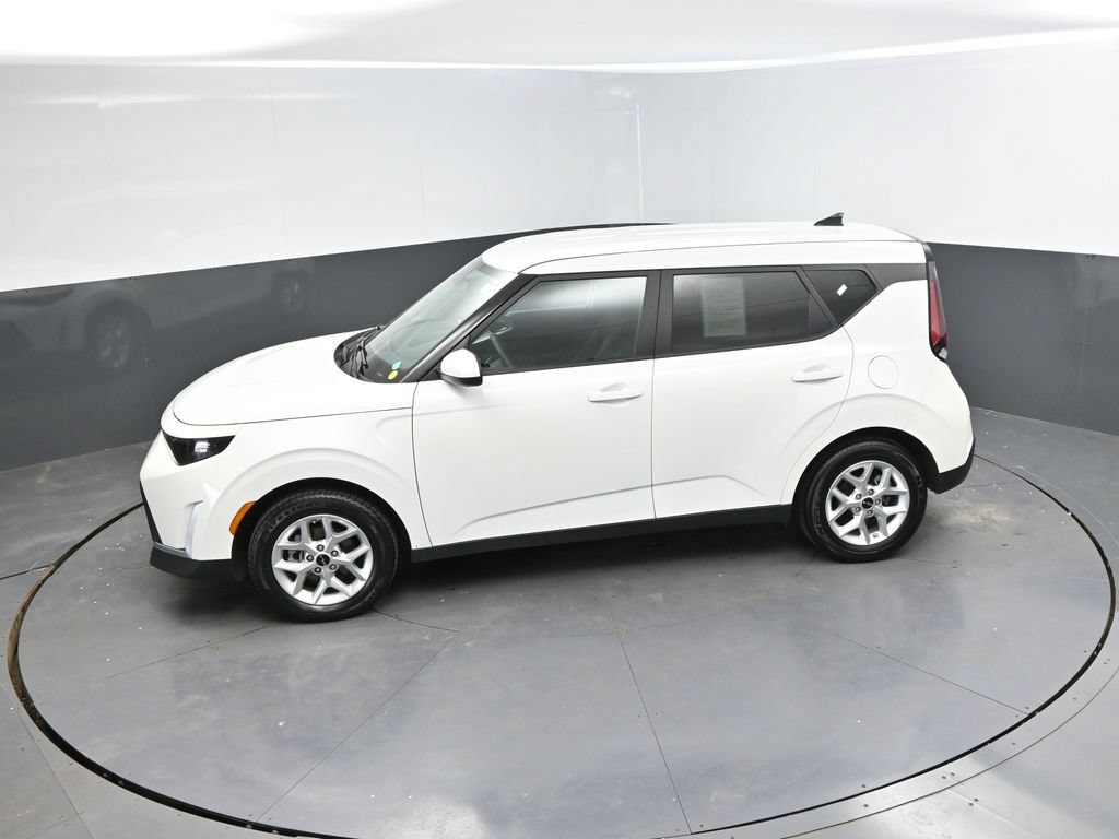 Used 2025 Kia Soul LX w/ LX Technology Package FWD image 26