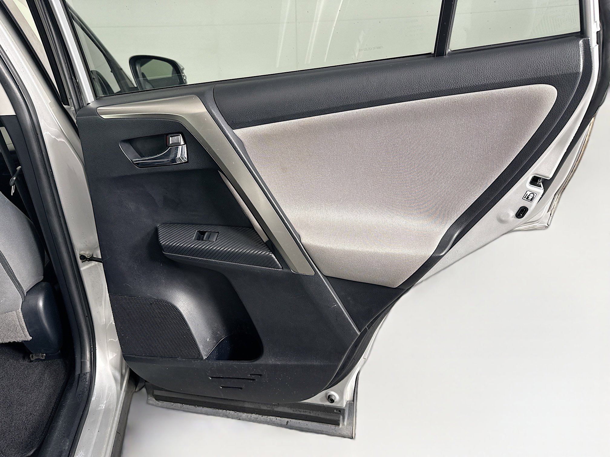 Used 2014 Toyota RAV4 XLE image 28