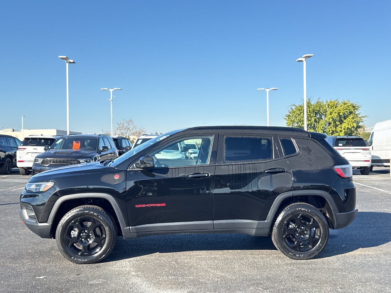 Used 2023 Jeep Compass Trailhawk w/ Trailhawk Convenience Group AWD/4WD image 5