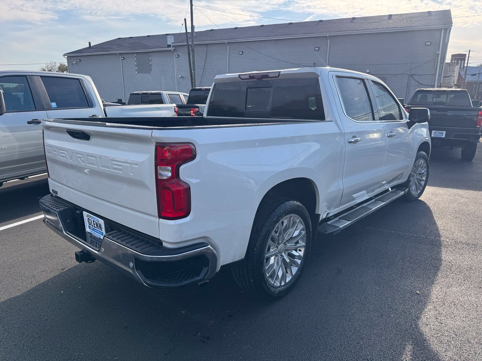 Used 2025 Chevrolet Silverado 1500 LTZ w/ LTZ Premium Package AWD/4WD image 6
