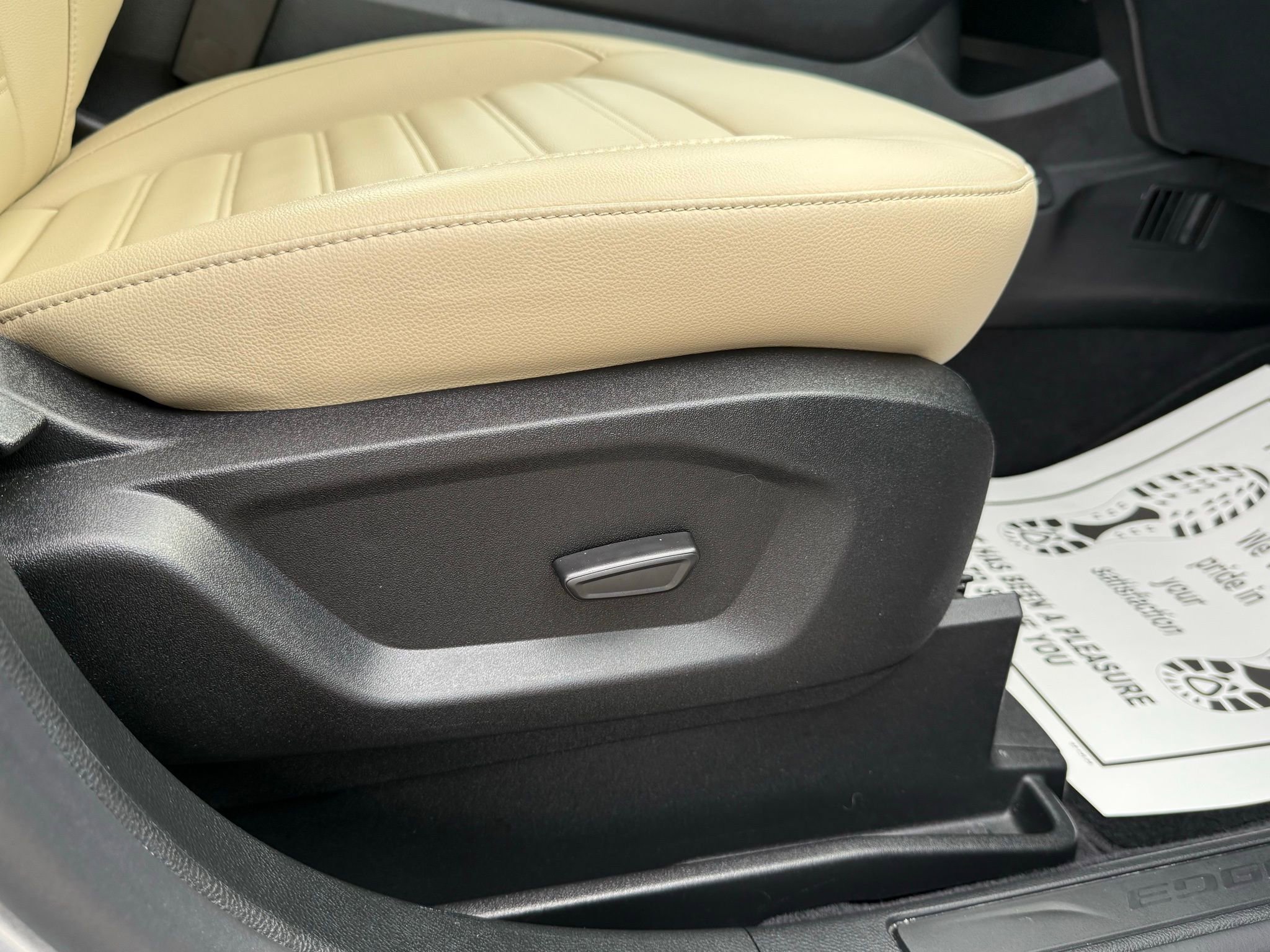 Used 2024 Ford Edge SEL w/ Convenience Package image 22