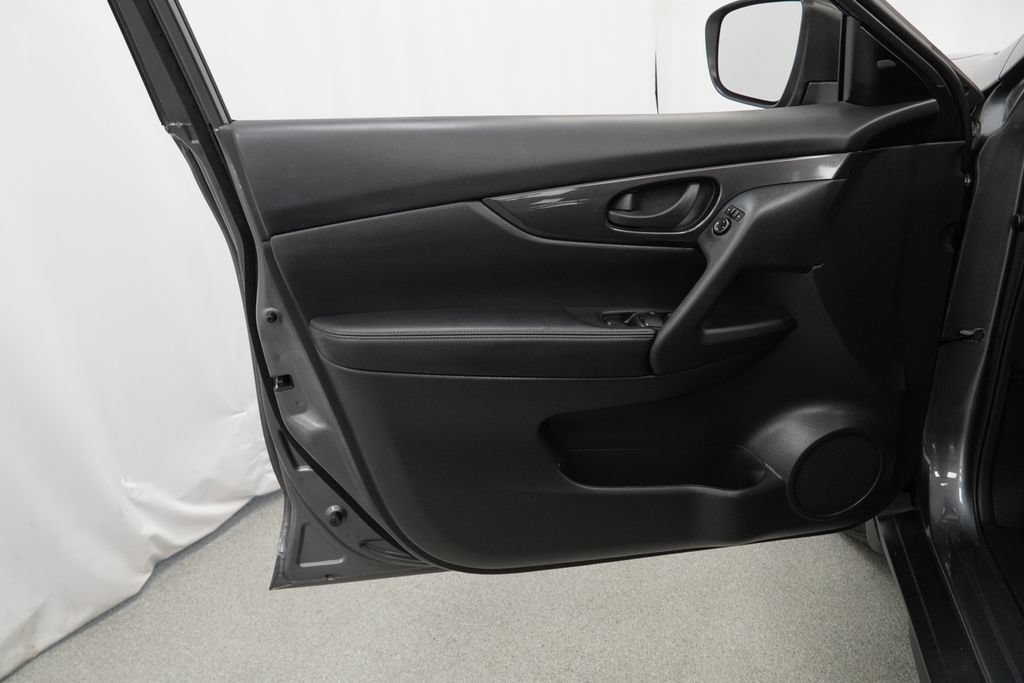Used 2020 Nissan Rogue S AWD/4WD image 40