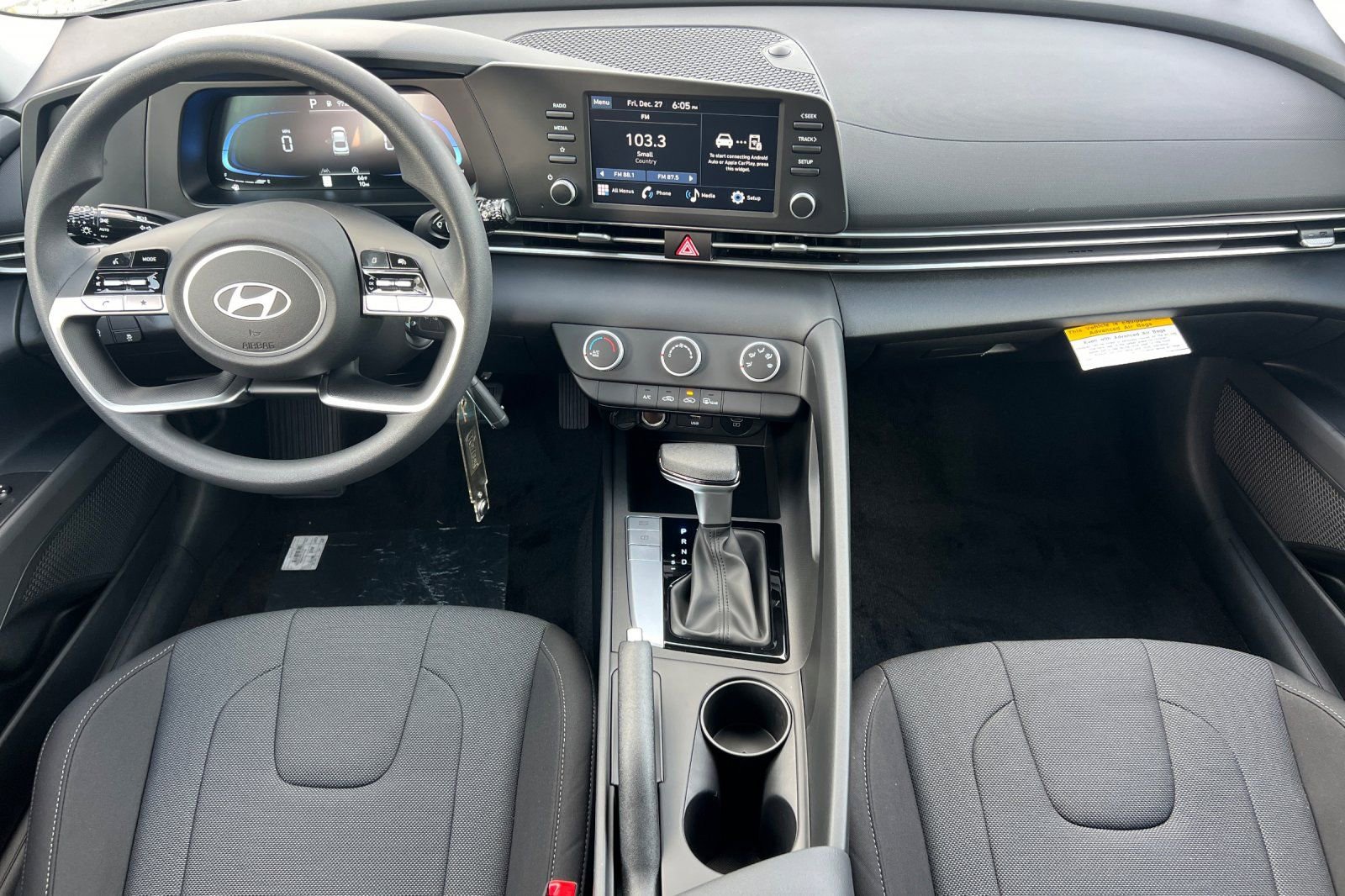 Used 2025 Hyundai Elantra SE image 18